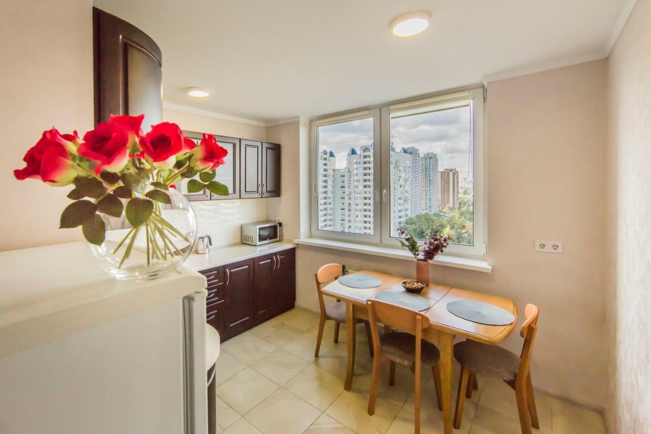 קייב Super View, Luxury Apartment Near Chernihiv Metro. מראה חיצוני תמונה